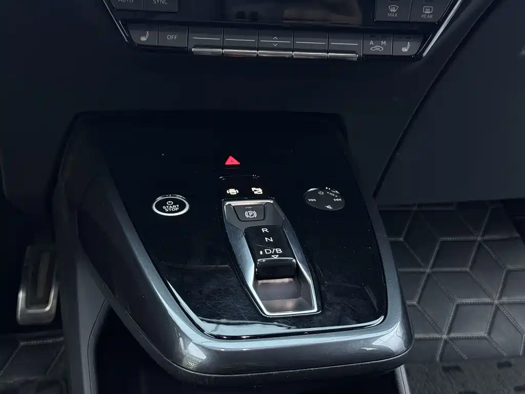 Audi Q5 e-tron 2022 model 40 e-tron star type mecha suit daily version купить на сайте DeffCars