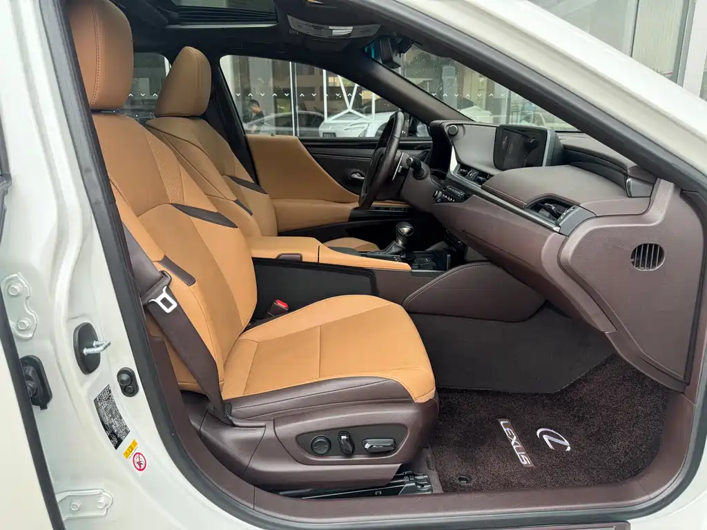 Lexus ES 2018 300h Excellence Edition National V купить на сайте DeffCars