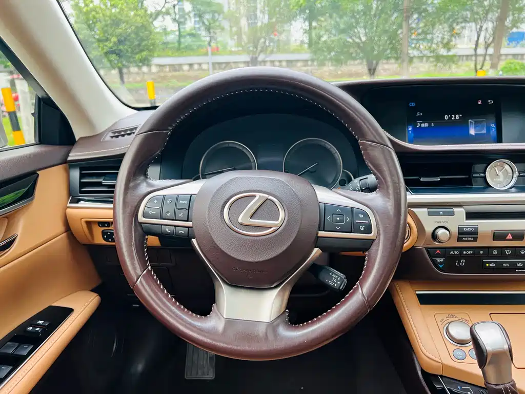 Lexus ES 2015 200 Elite Edition купить на сайте DeffCars