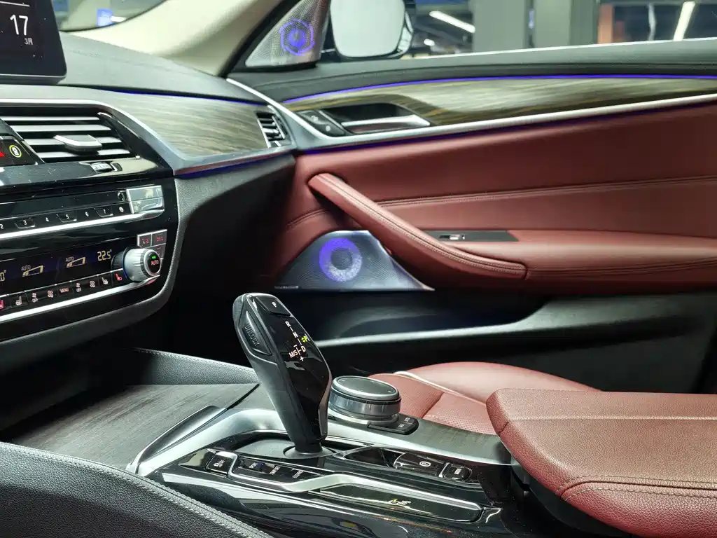 BMW 5 Series 2022 530Li Leading Luxury Package купить на сайте DeffCars