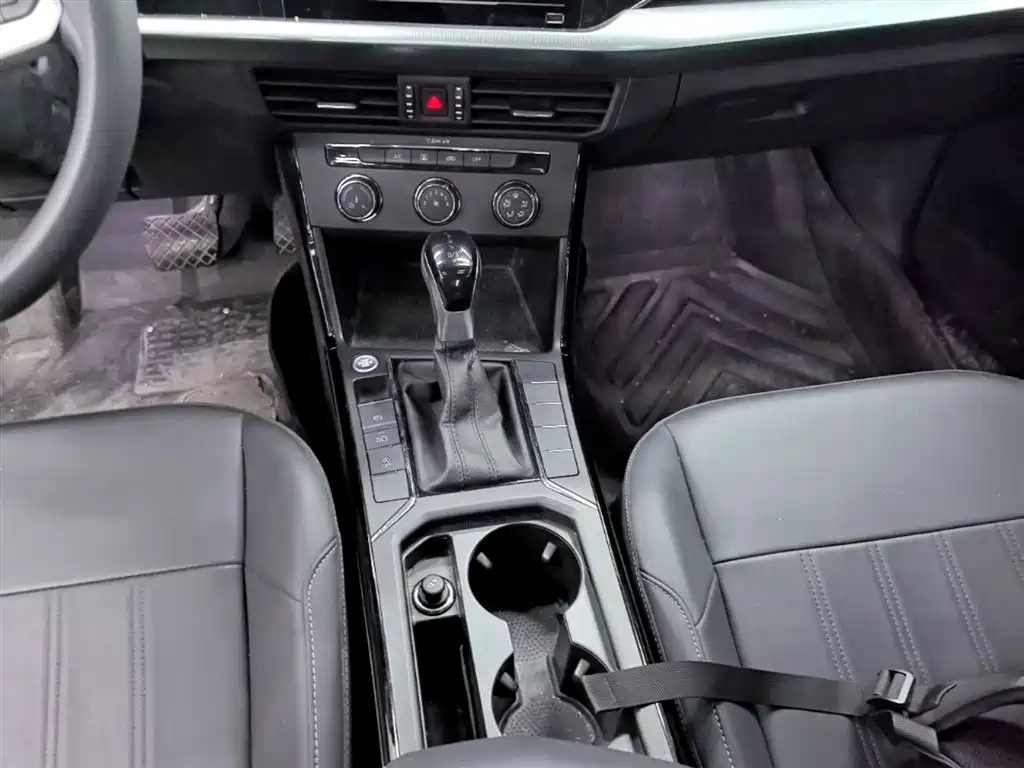 Passat 2025 Outstanding Model 280TSI Business Edition купить на сайте DeffCars