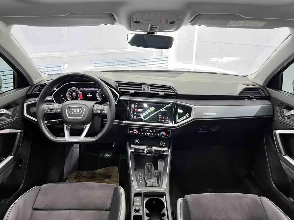 Audi Q3 2022 35 TFSI Fashionable and Dynamic купить на сайте DeffCars