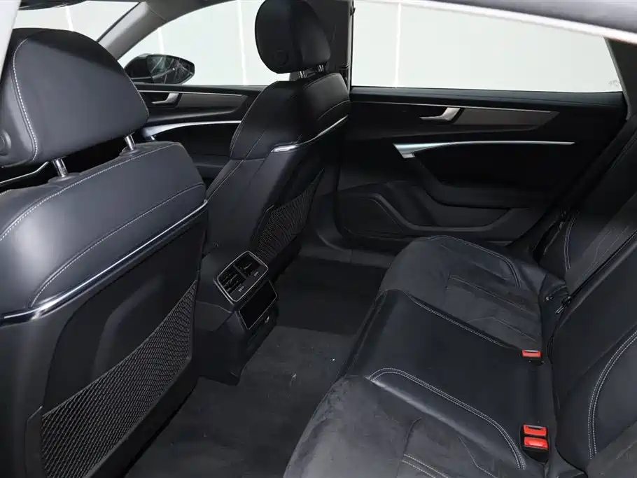 Audi A7L 2024 45TFSI S-line Dream Building Liquid Crystal Package купить на сайте DeffCars