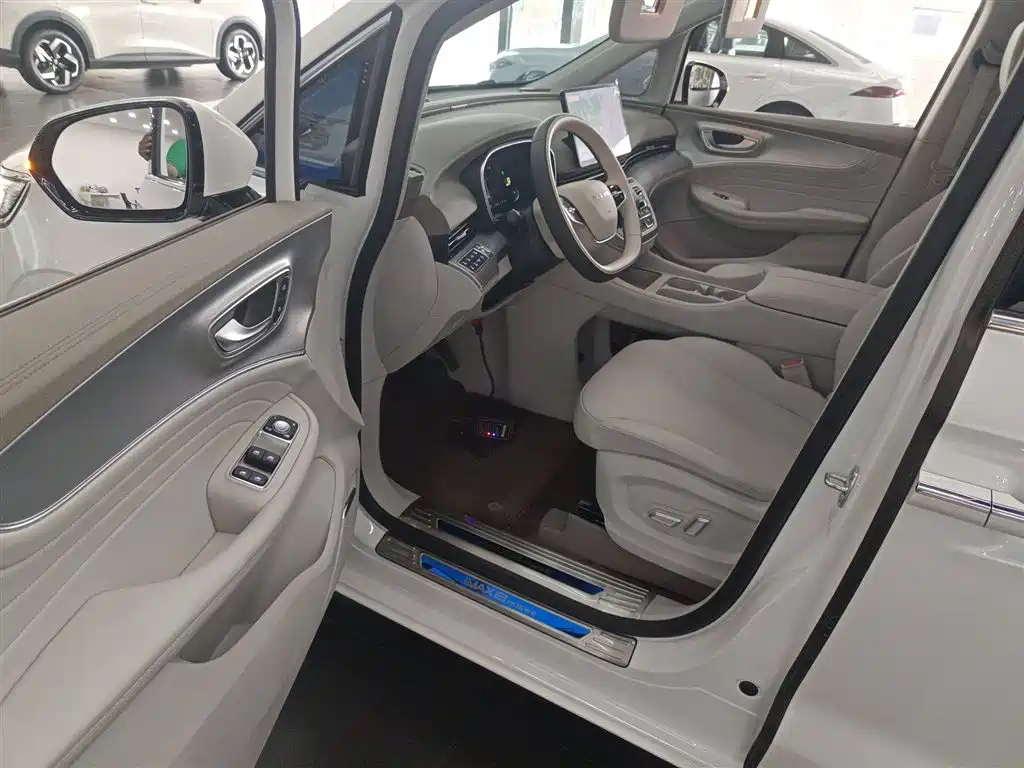 Roewe iMAX8 New Energy 2025 1.5T DMH Lu Zun Premium Edition купить на сайте DeffCars