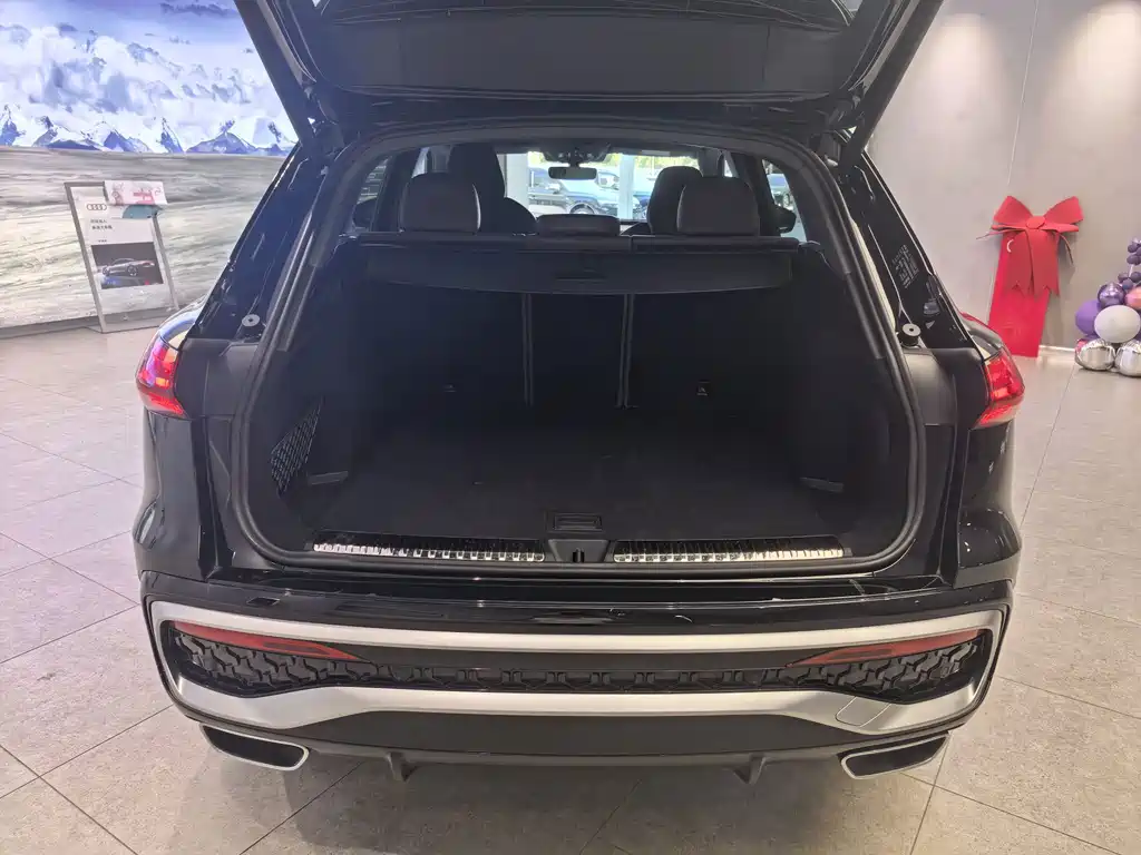 Audi Q5L 2026 2.0T Exclusive Edition for Ten Million Users купить на сайте DeffCars