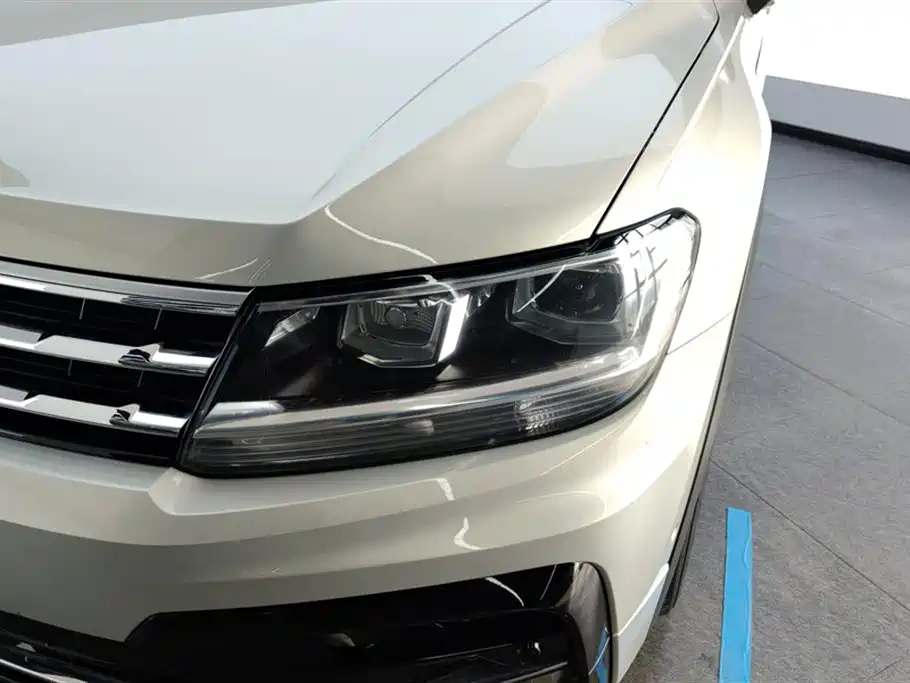 Tiguan L 2021 330TSI automatic two-wheel drive R-Line version купить на сайте DeffCars