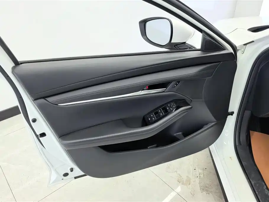 Mazda3 Angkesela 2021 2.0L Automatic Premium Edition купить на сайте DeffCars