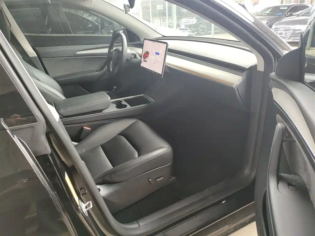 Model Y 2023 rear-wheel drive version купить на сайте DeffCars