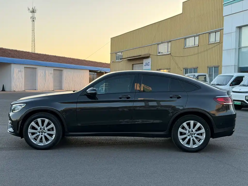Mercedes-Benz GLC Coupe 2022 GLC 260 4MATIC Coupe SUV купить на сайте DeffCars