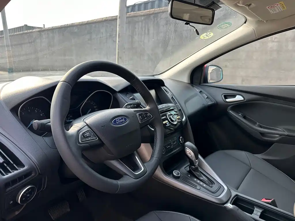 Focus 2018 hatchback classic 1.6L automatic comfort smart mobility version купить на сайте DeffCars