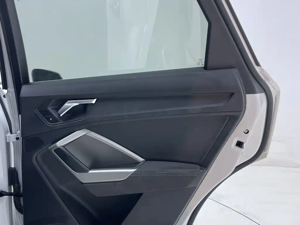 Audi Q3 2022 35 TFSI aggressive and dynamic купить на сайте DeffCars