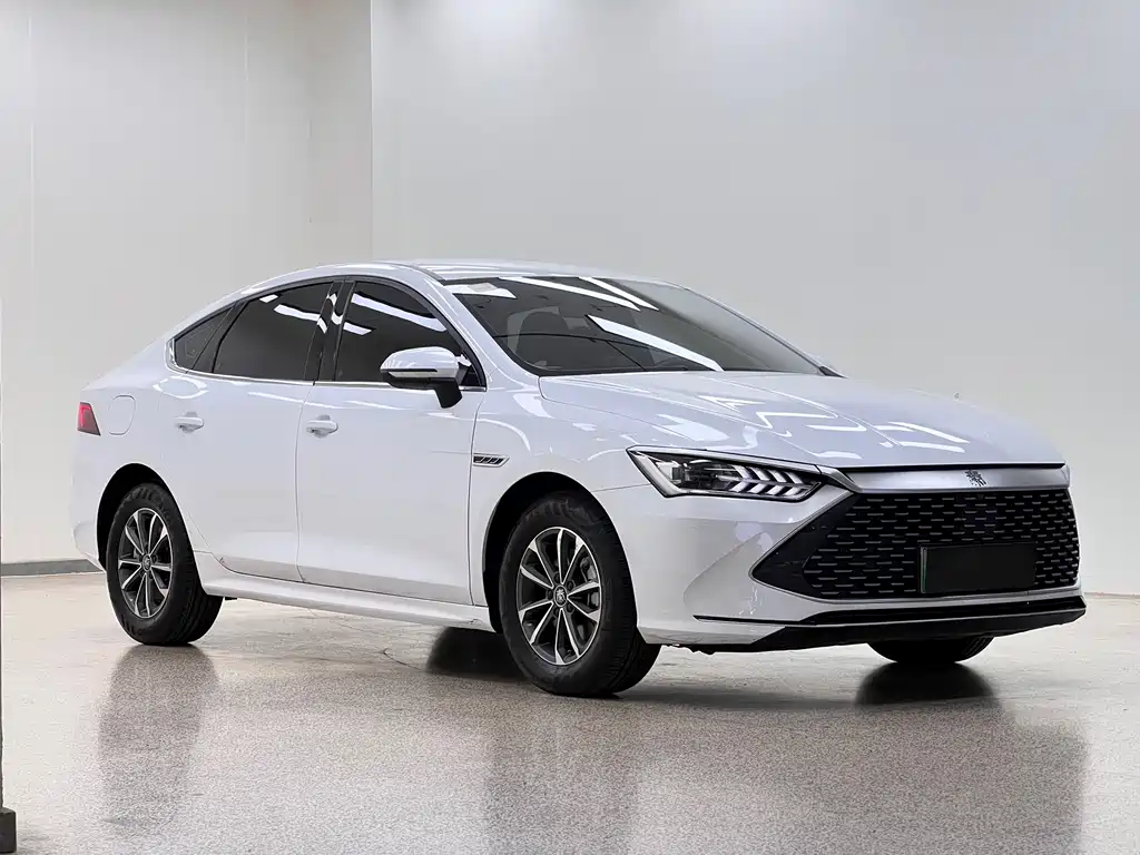 Qin PLUS 2024 Honor Edition DM-i 55KM Leading Type купить на сайте DeffCars