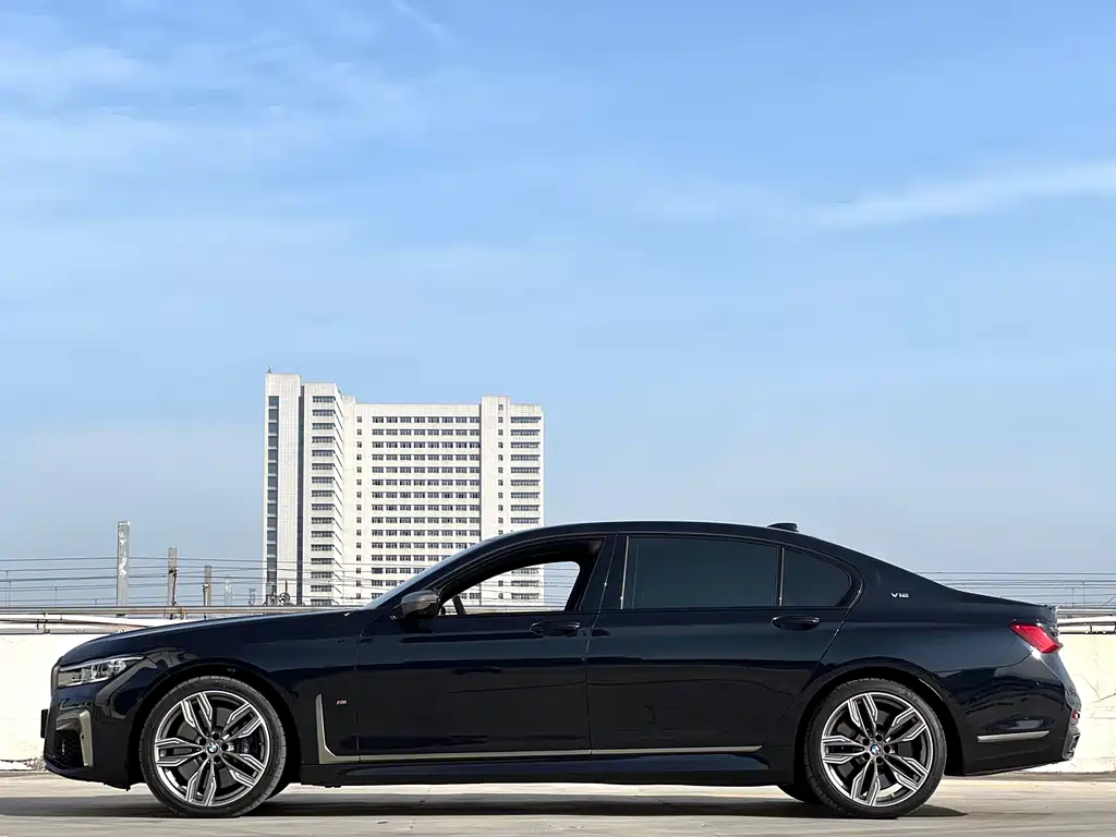 BMW 7 Series 2019 M760Li xDrive V12 Sports Package купить на сайте DeffCars