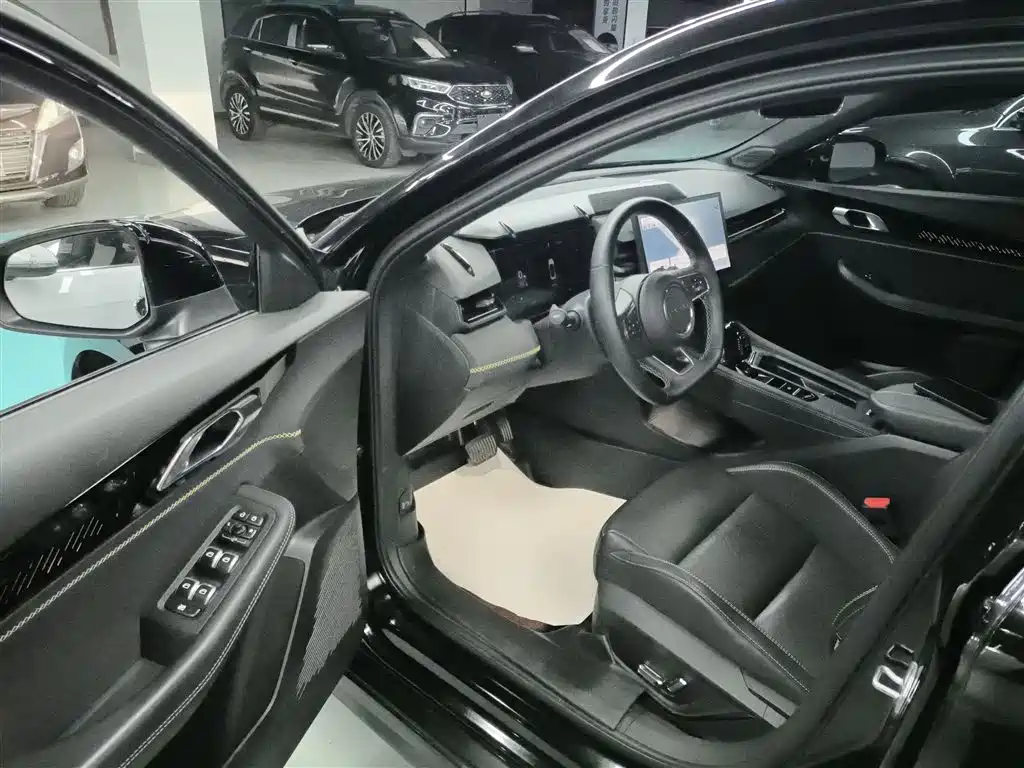 Lynk & Co 03 2023 2.0TD DCT Pro купить на сайте DeffCars
