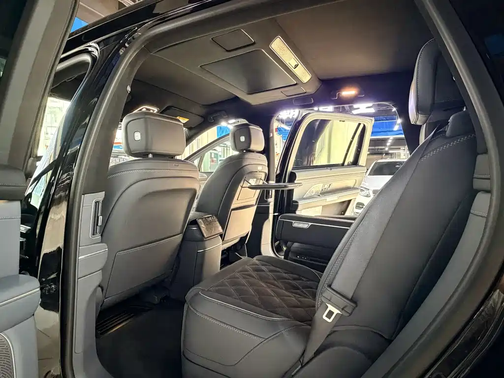 NiO ES8 2026 Six Seat Executive Signature Edition купить на сайте DeffCars