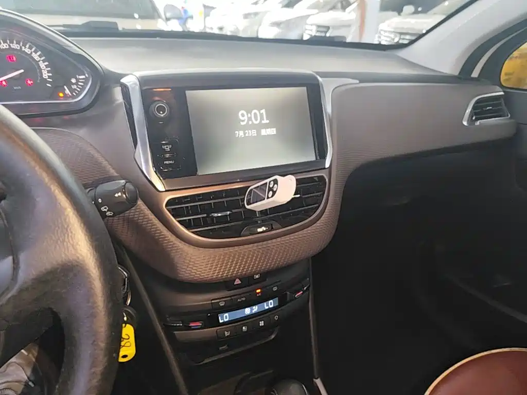 Peugeot 2008 2014 1.6L Automatic Fashion Edition купить на сайте DeffCars