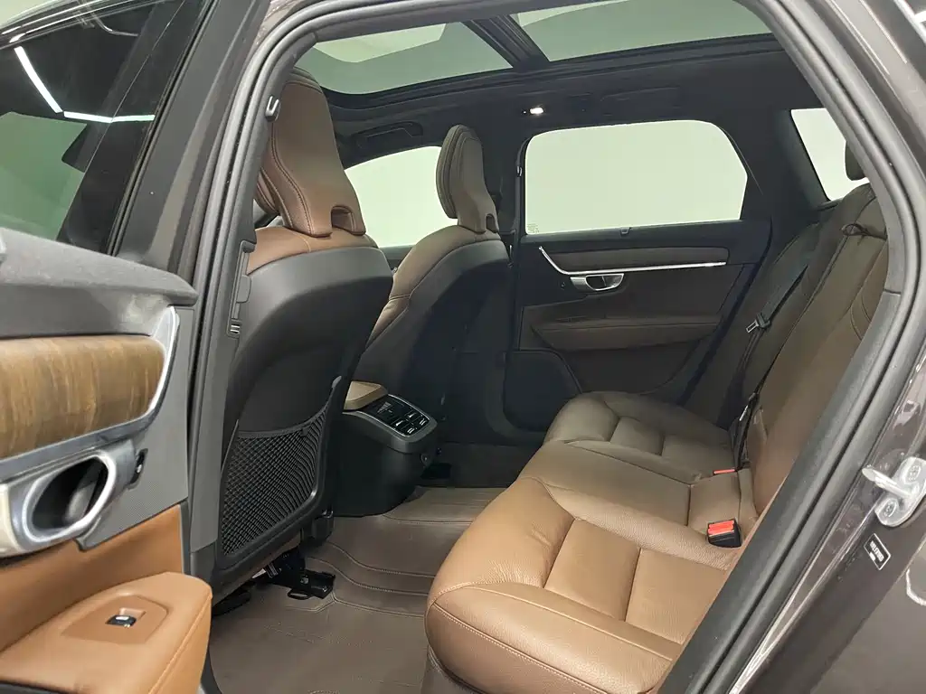 Volvo V90 2024 Cross Country B5 AWD Zhiyuan Edition купить на сайте DeffCars