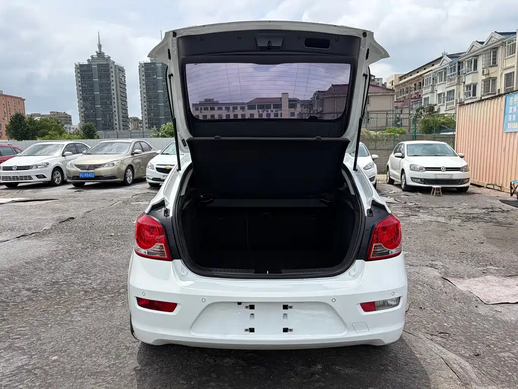 Cruze 2013 hatchback 1.6L manual luxury model купить на сайте DeffCars