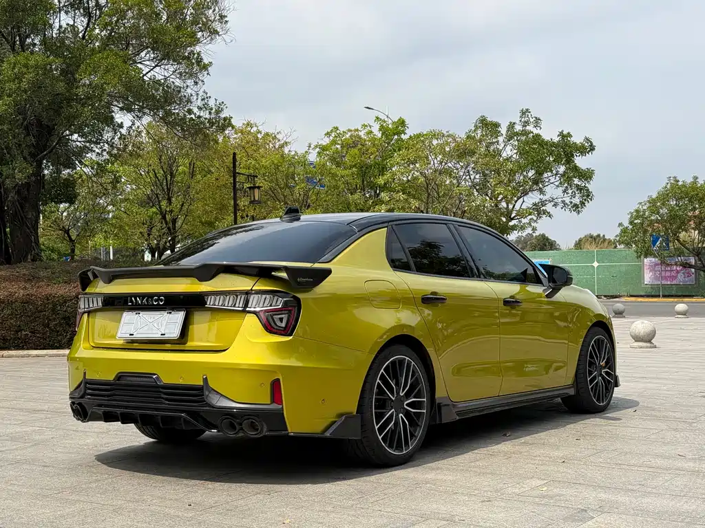 Lynk & Co 03 2021 03+ 2.0TD automatic performance package version купить на сайте DeffCars