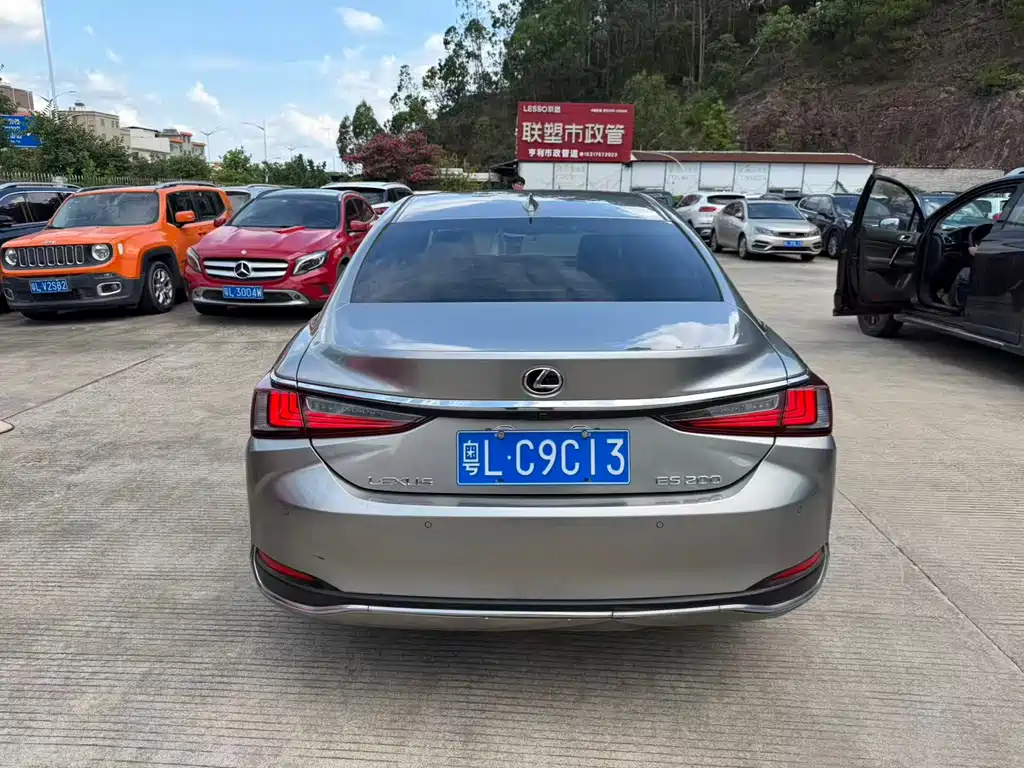 Lexus ES 2022 200 Excellence Edition купить на сайте DeffCars