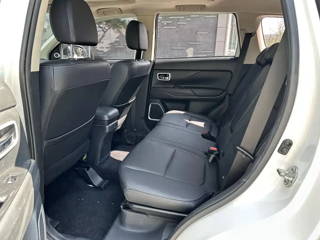 Outlander 2017 2.0L 2WD Honor Edition 5 seats купить на сайте DeffCars