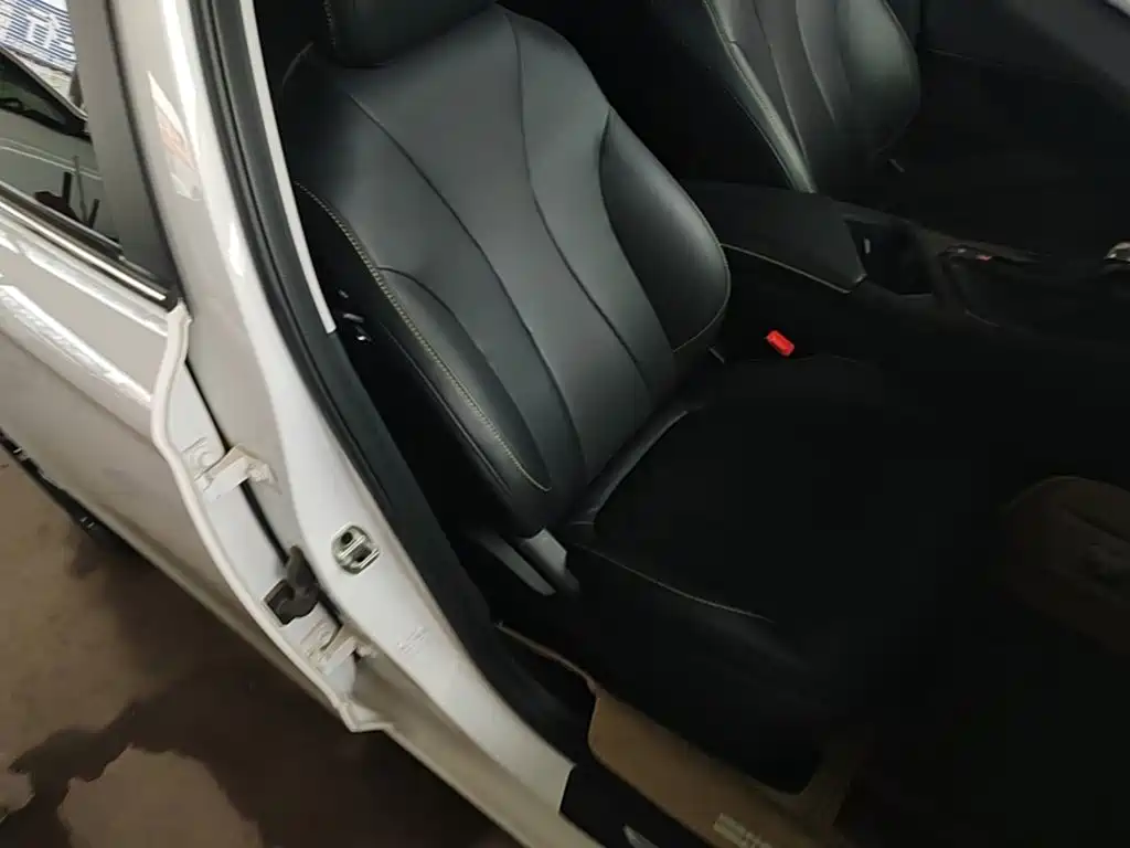 ROEWE i5 2021 facelift 1.5L CVT diamond version купить на сайте DeffCars