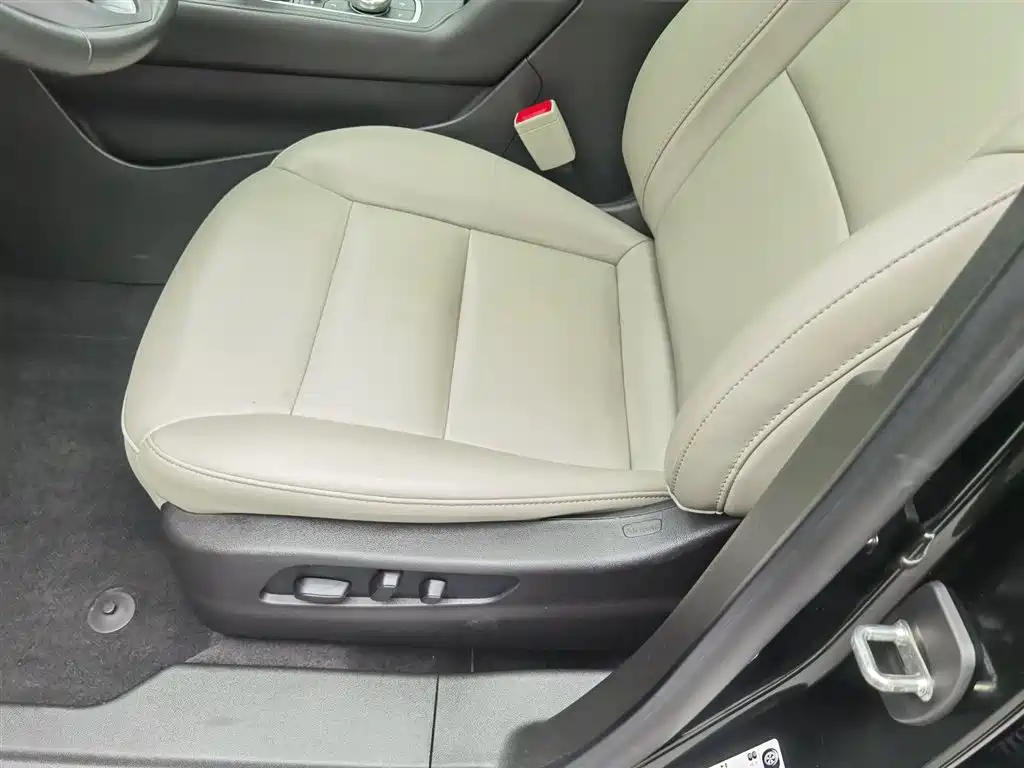 Cadillac XT4 2023 28T two-wheel drive luxury model купить на сайте DeffCars