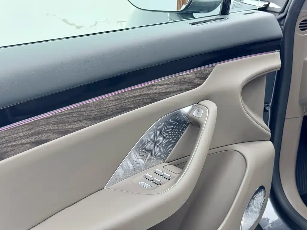 Zhijie R7 2025 extended range 251km Max купить на сайте DeffCars