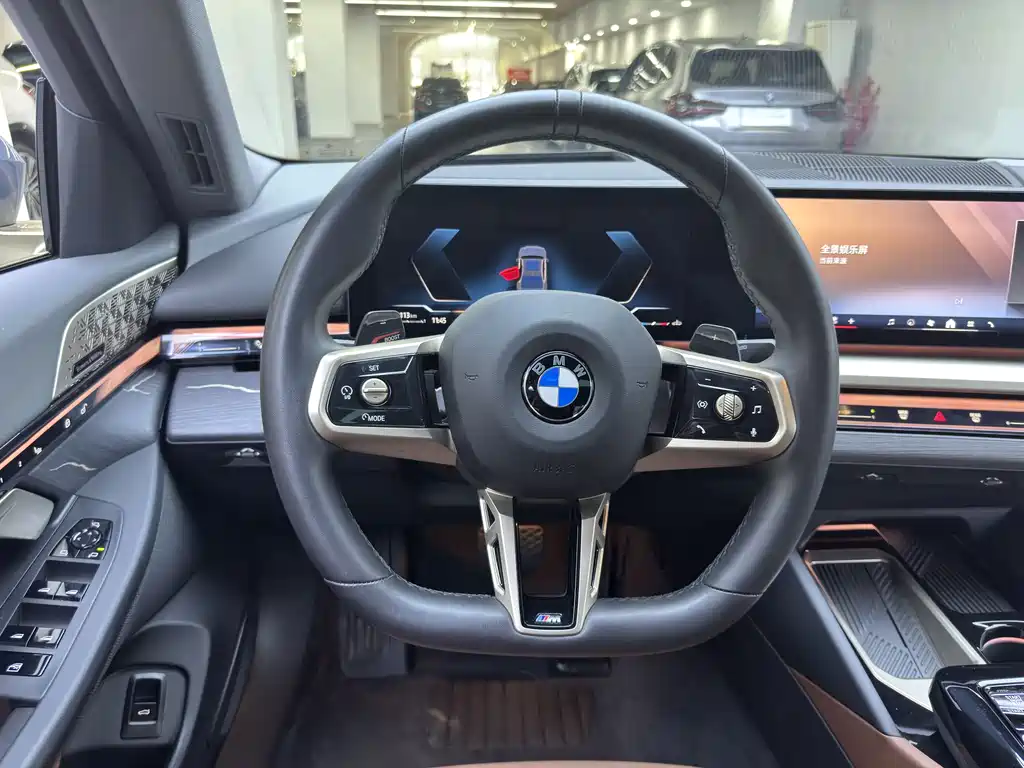 BMW 5 Series 2024 530Li Exclusive M Sports Package купить на сайте DeffCars