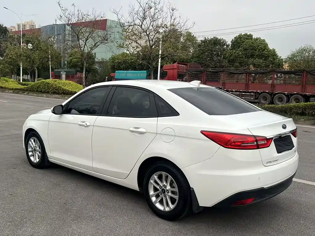 Escort 2019 facelift 1.5L automatic quality model (tire pressure monitoring) National VI купить на сайте DeffCars