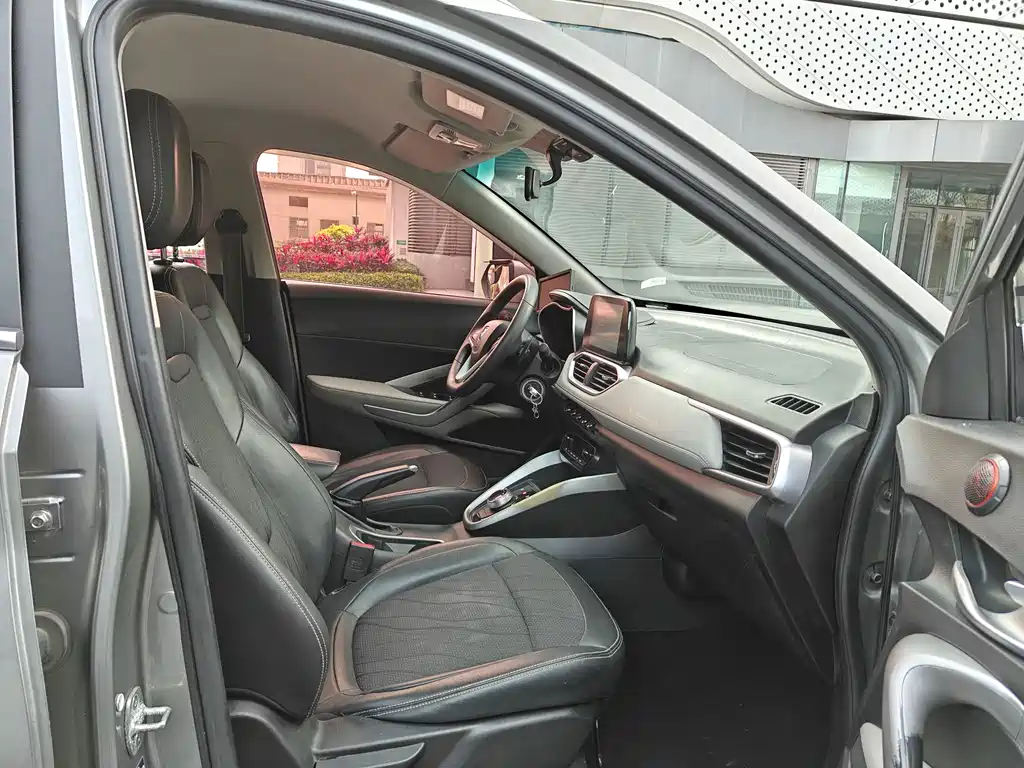 Baojun 510 2018 1.5L Automatic Anniversary Special Edition National V купить на сайте DeffCars