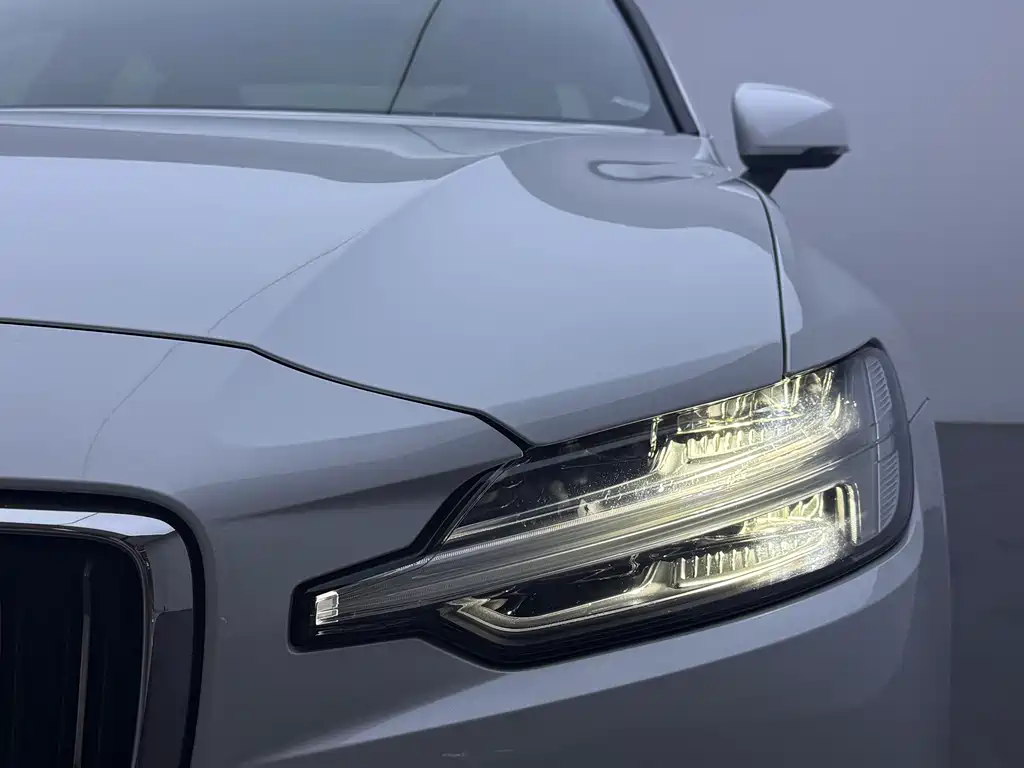 Volvo S60 2023 B4 Zhiyuan Luxury Edition купить на сайте DeffCars
