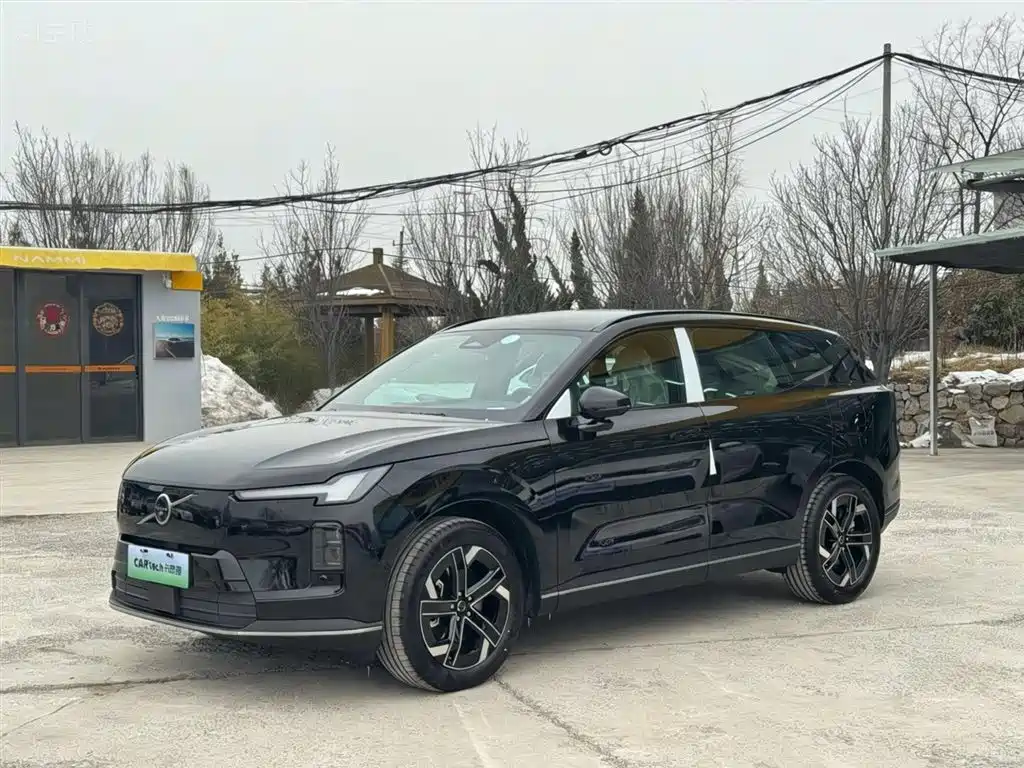 Volvo XC70 plug-in hybrid 2026 model 2WD long range Core купить на сайте DeffCars