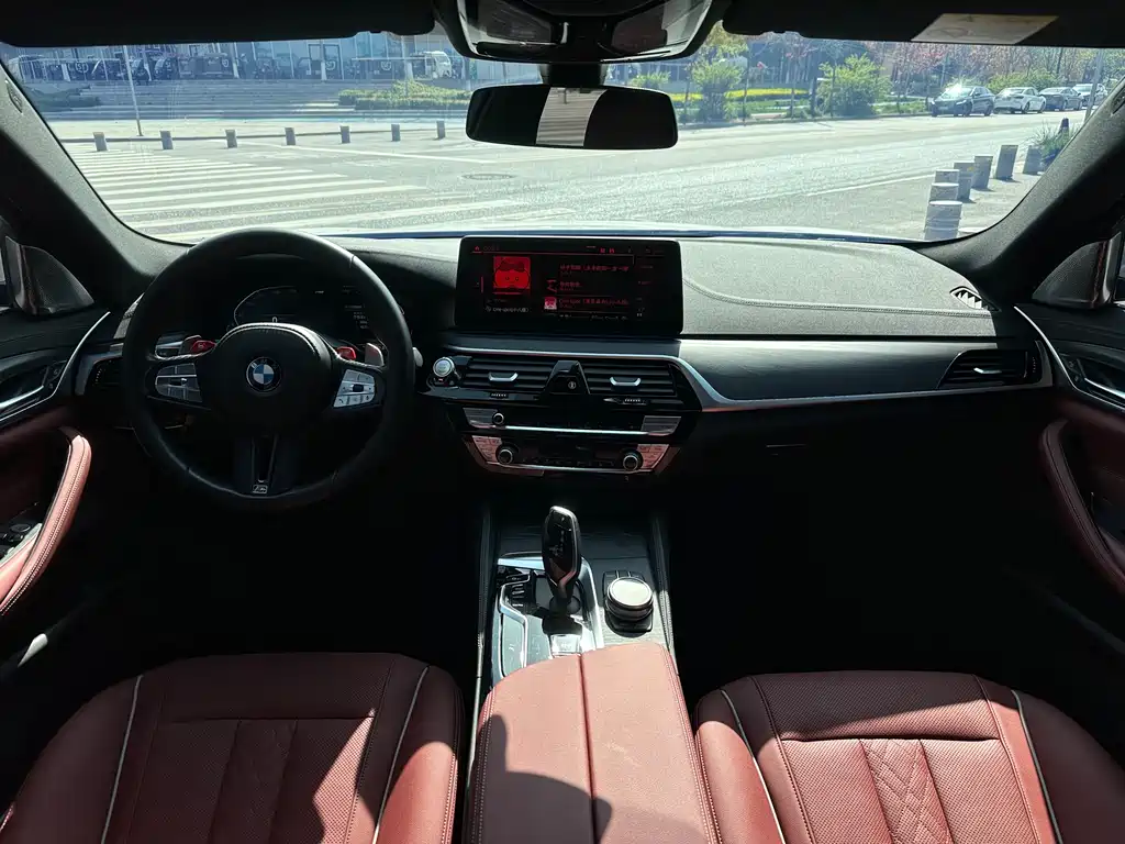 BMW 5 Series 2023 530Li Leading M Sports Package купить на сайте DeffCars