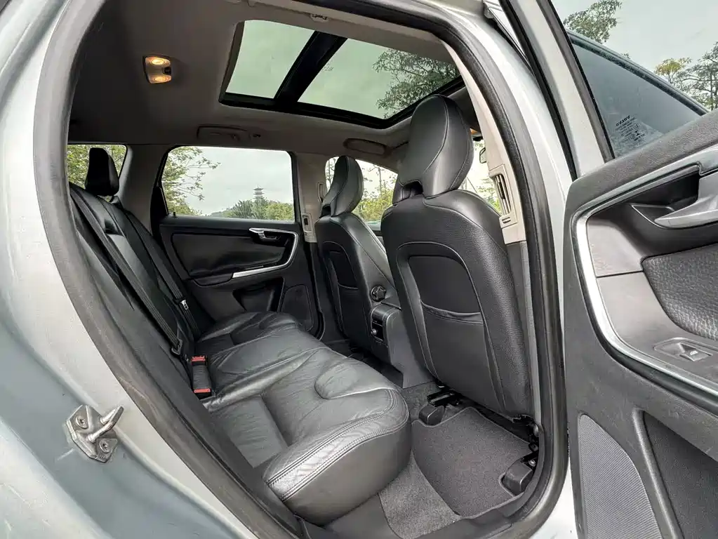Volvo XC60 imported 2014 T5 Zhiya version купить на сайте DeffCars