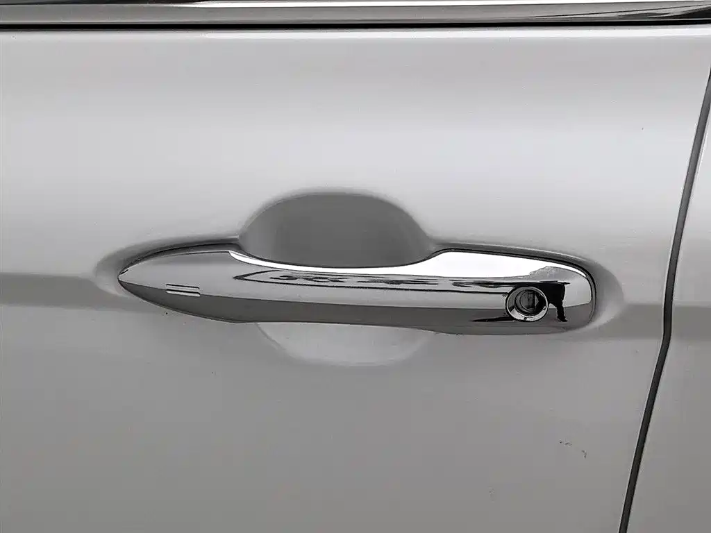 Camry 2023 2.5G Deluxe Edition купить на сайте DeffCars
