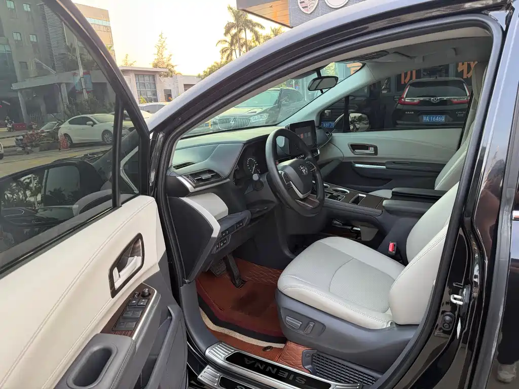 SIENNA 2023 2.5L Hybrid Comfort Edition купить на сайте DeffCars