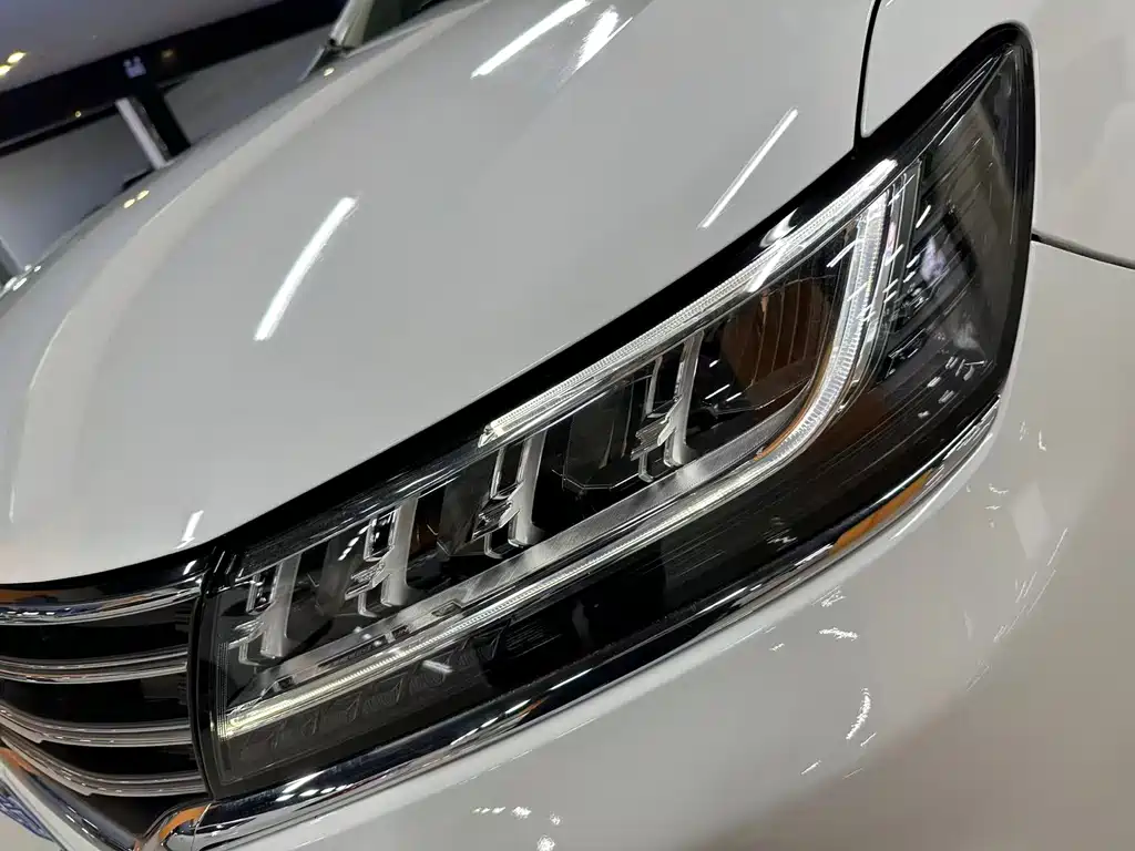 Roewe RX5 2019 20T two-wheel drive automatic 4G interconnected platinum version купить на сайте DeffCars