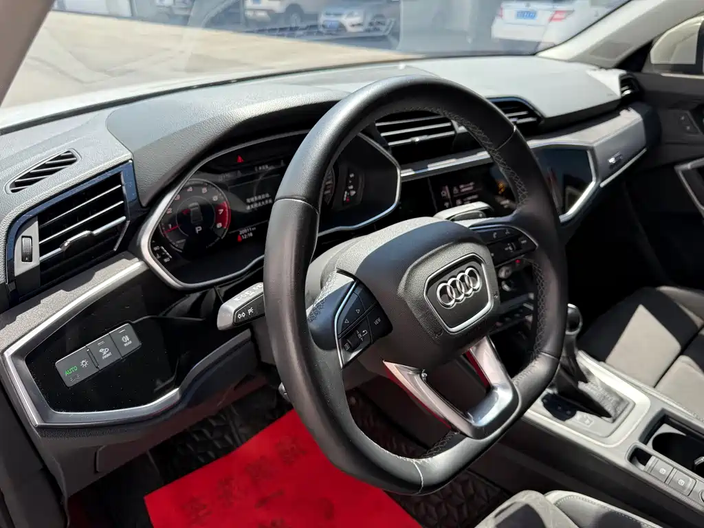 Audi Q3 2023 35 TFSI Fashionable and Dynamic (1.5T) купить на сайте DeffCars