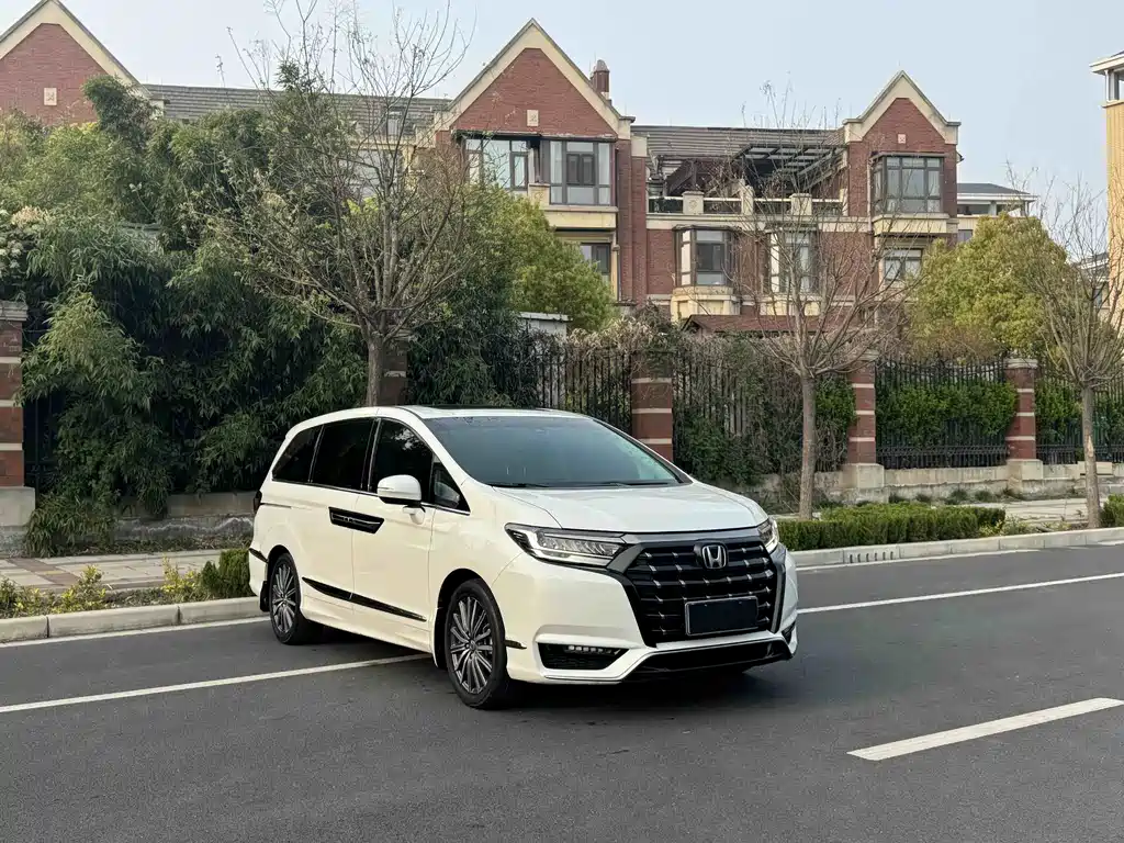 Alison 2022 2.0L e:HEV Deluxe Edition купить на сайте DeffCars