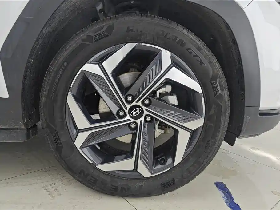 Tucson 2023 Tucson L 1.5T automatic two-wheel drive LUX premium version купить на сайте DeffCars