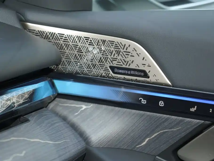 BMW 5 Series 2025 530Li Exclusive M Sports Package купить на сайте DeffCars