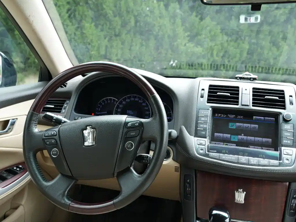 Crown 2010 3.0L Royal Leather Edition купить на сайте DeffCars
