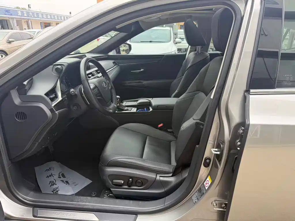 Lexus ES 2018 300h Excellence Edition National V купить на сайте DeffCars