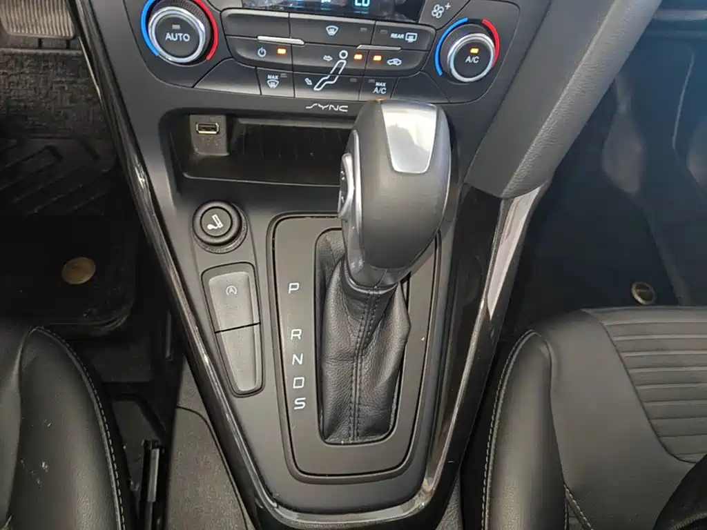 Focus 2015 Hatchback EcoBoost 180 Automatic Elite купить на сайте DeffCars