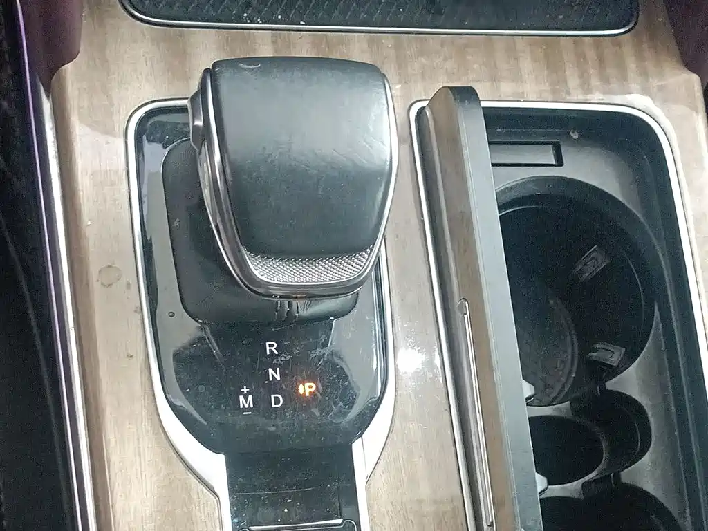 Hongqi HS7 2023 2.0T automatic four-wheel drive flag collar version, six seats купить на сайте DeffCars
