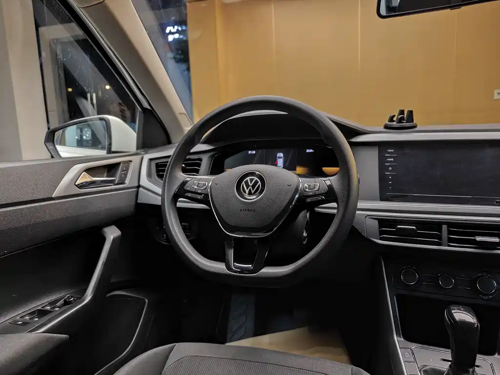 Polo 2023 facelift Plus 1.5L automatic indulgence version купить на сайте DeffCars