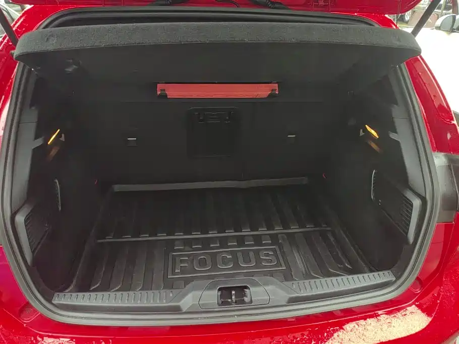 Focus 2020 Hatchback EcoBoost 180 Automatic ST Line купить на сайте DeffCars