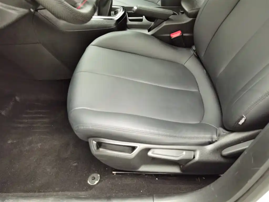 Peugeot 408 2014 1.8L manual leading version купить на сайте DeffCars