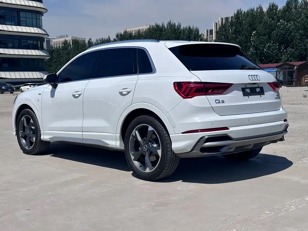 Audi Q3 2022 35 TFSI Fashionable and Dynamic купить на сайте DeffCars